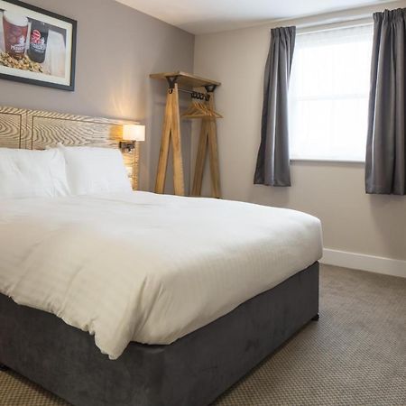 The Raven'S Cliff Lodge By Marston'S Inns Motherwell Buitenkant foto