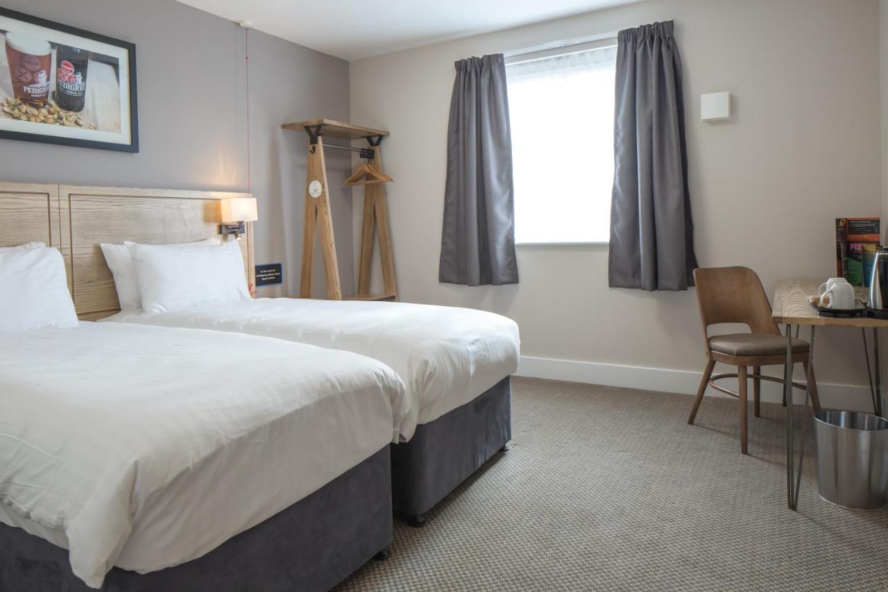 The Raven'S Cliff Lodge By Marston'S Inns Motherwell Buitenkant foto