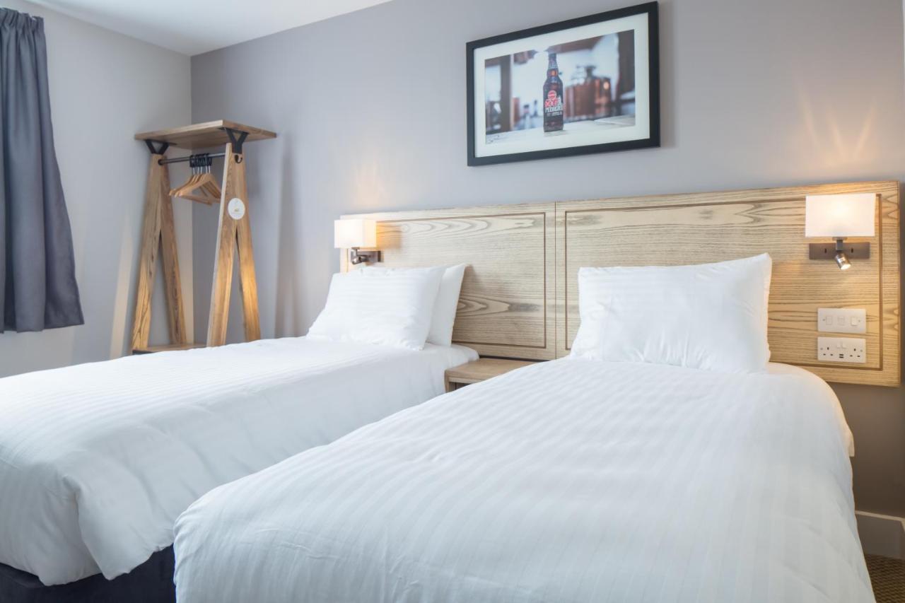 The Raven'S Cliff Lodge By Marston'S Inns Motherwell Buitenkant foto