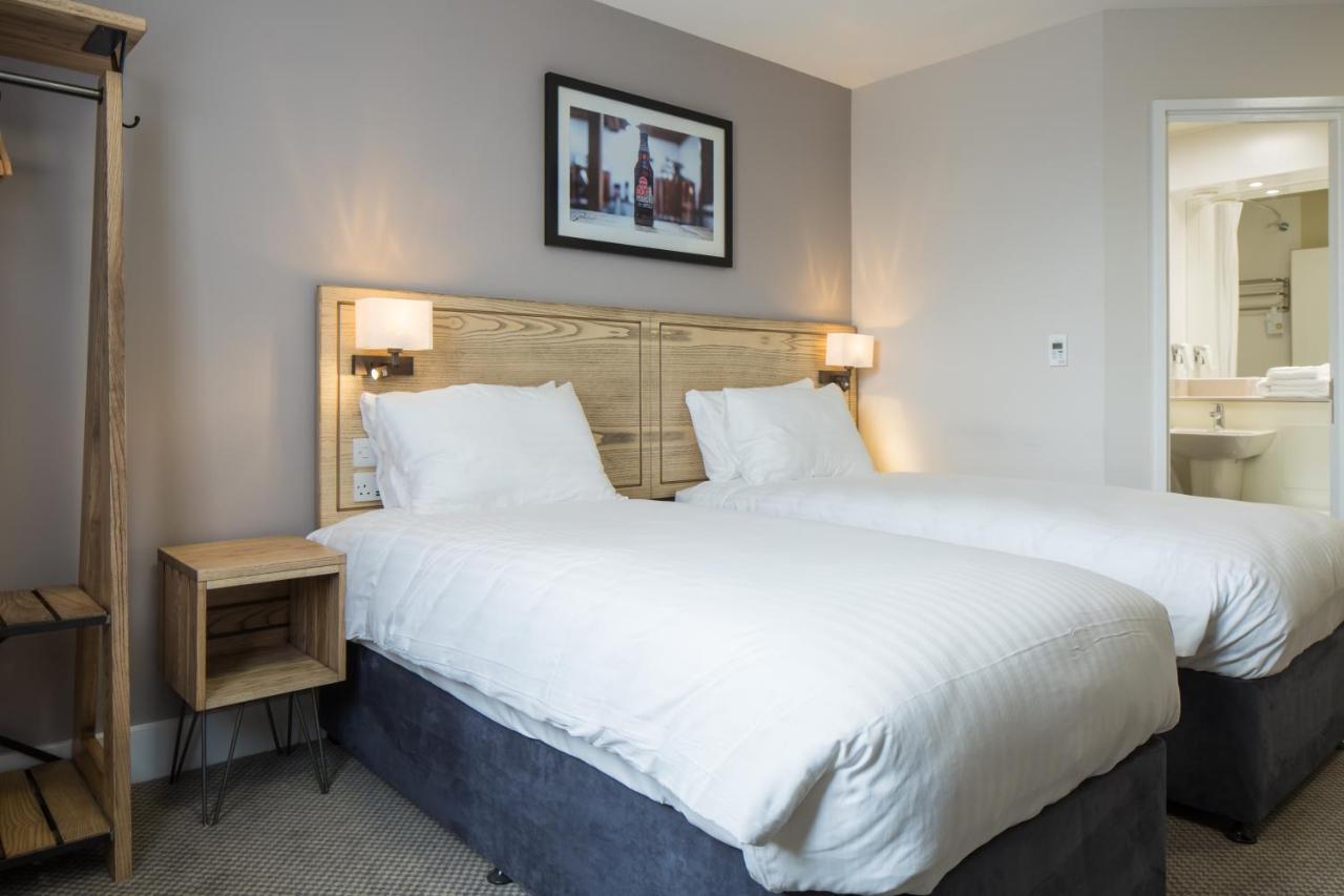 The Raven'S Cliff Lodge By Marston'S Inns Motherwell Buitenkant foto